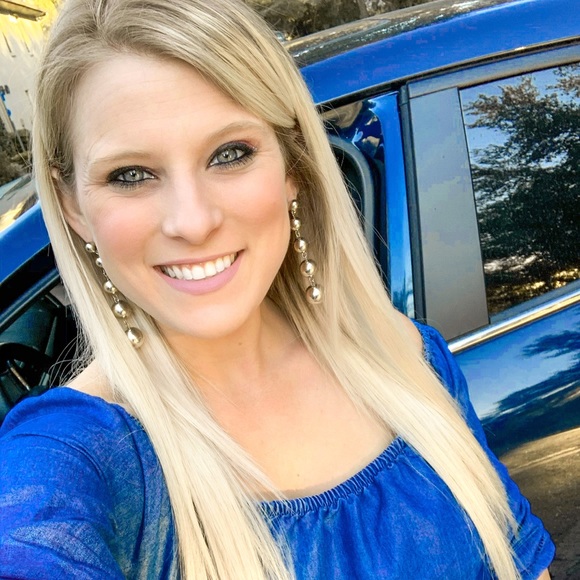 Meet Your Posher - Picture 3 of 7